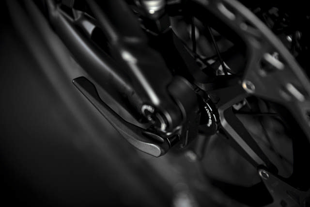 Cummins 2000-Watt Power Inverter